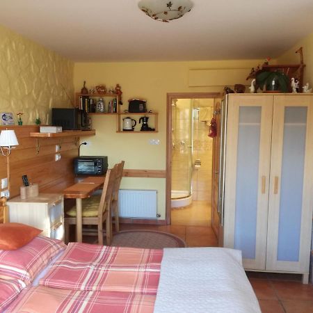 Virag Apartmanhaz Sopron Luaran gambar